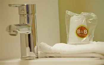 B&B Hotel Evreux 2*